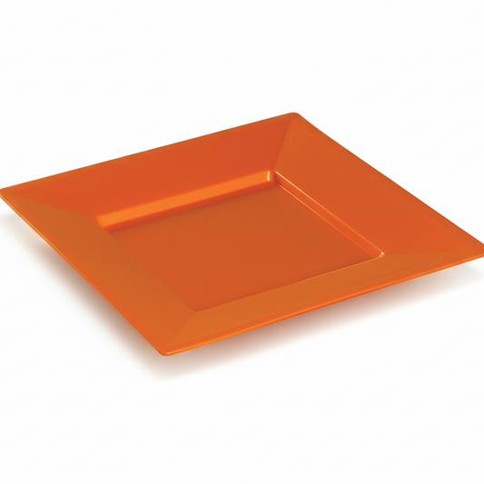 Assiette carrée orange réutilisable Adiserve de 18 cm, présentée seule sur un fond blanc neutre, mise en valeur pour e-commerce.