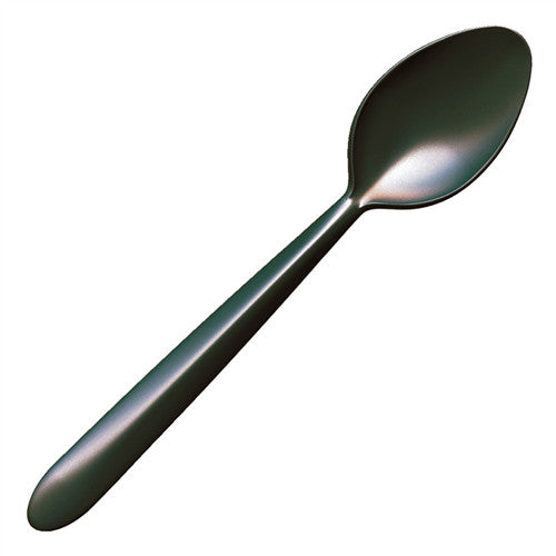 Cuillère en plastique noir sur fond blanc.