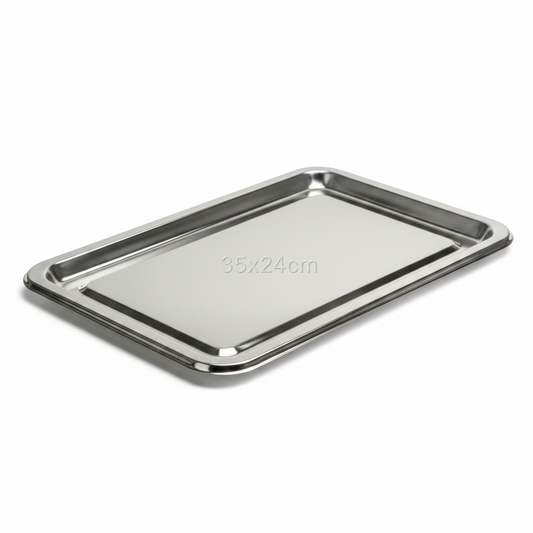 Plateau rectangulaire argenté 35x24cm sur fond blanc studio