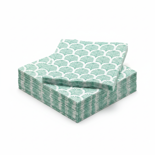 Serviette palmette verte - photo studio fond blanc