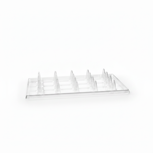 Plateau cristal Starck transparent vide sur fond blanc studio