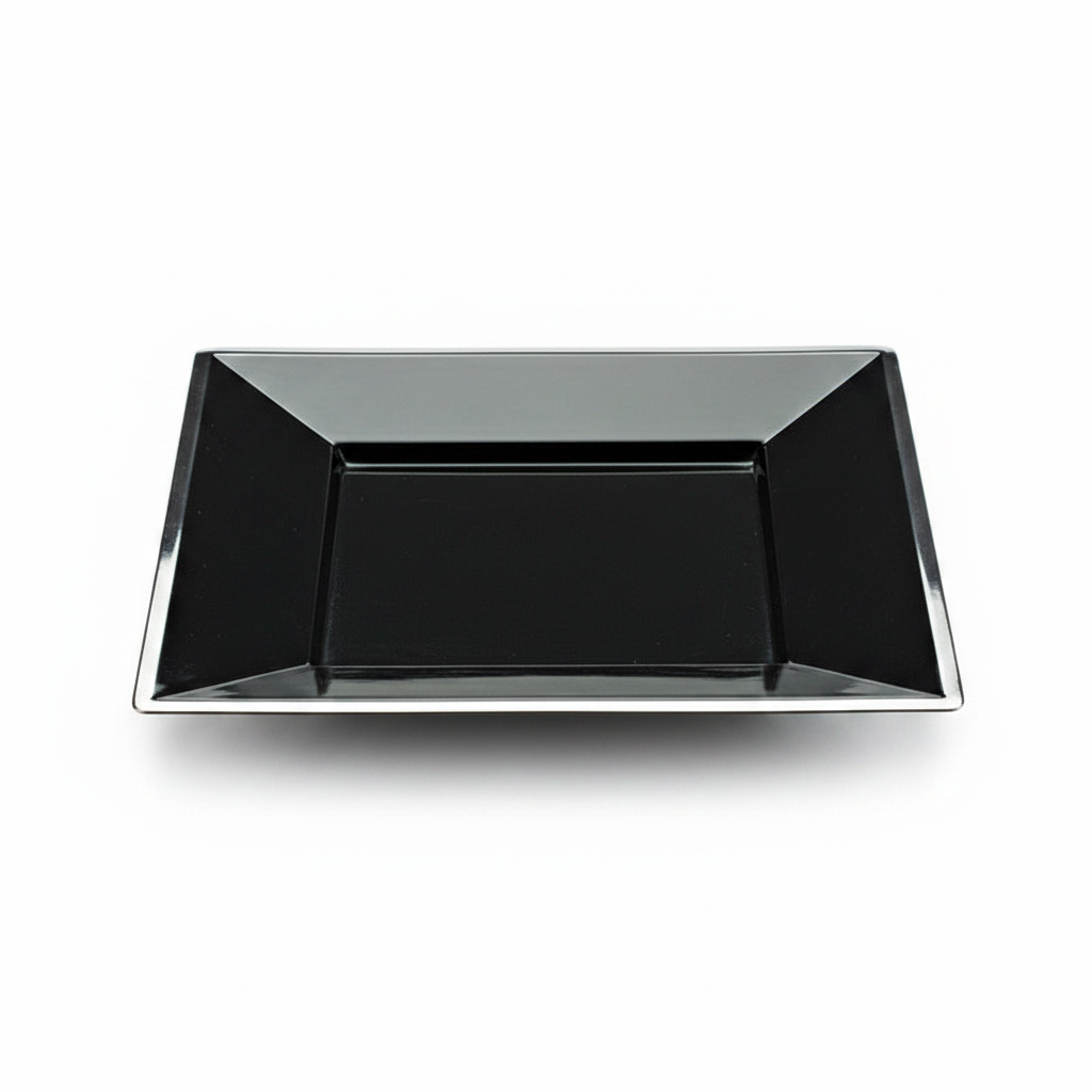 Assiette réutilisable carrée 24 cm noire avec rebord argenté, photo studio fond blanc, packshot produit