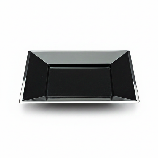 Assiette réutilisable carrée 24 cm noire avec rebord argenté, photo studio fond blanc, packshot produit