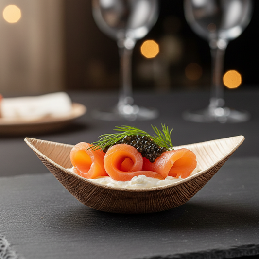 Coupelle pirogue palmier saumon caviar apéritif élégant
