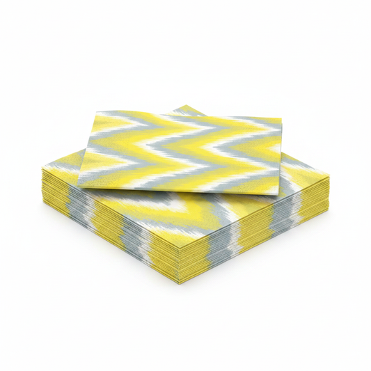 Serviette Ikat jaune - photo studio fond blanc