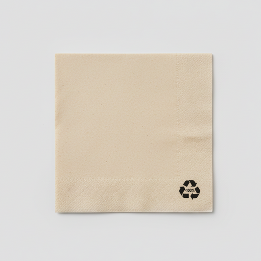 Serviette en papier recyclé couleur kraft clair posée à plat.