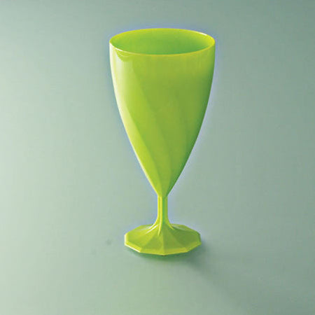 Verre à eau torsadé vert anis élégant et réutilisable, parfait pour vos fêtes et réceptions. Design torsadé décoratif apportant une touche fraîche à vos tables. Fabrication française en plastique rigide de qualité.