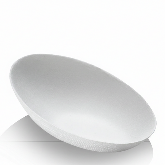 Une verrine biodégradable ovale en canne à sucre sur un fond blanc, montrant sa texture et sa forme.